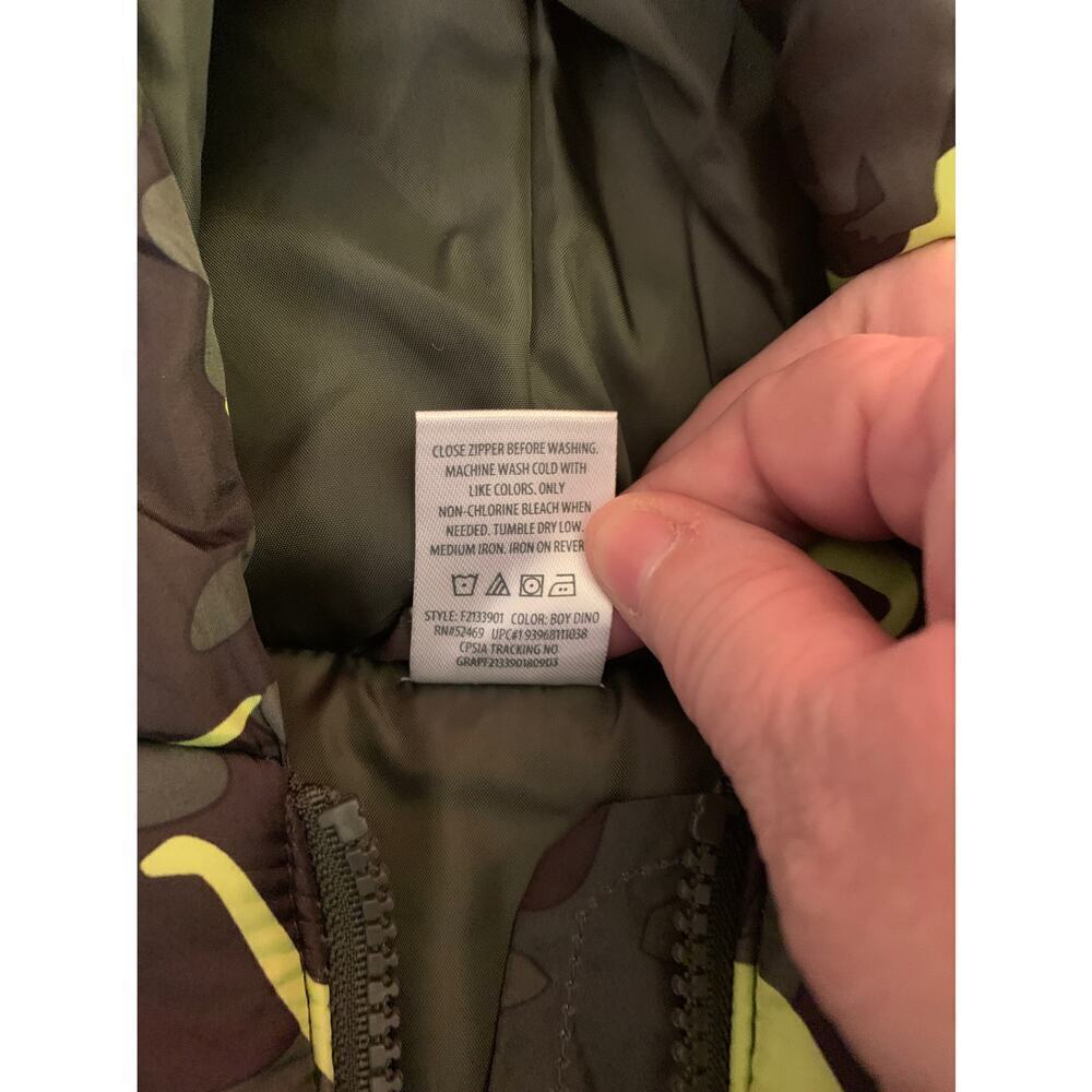 MEMBER’S MARK Boy’s Camo Dinosaur Full Zip Hooded Puffer Vest / Size: 12 Months - Picture 4 of 9